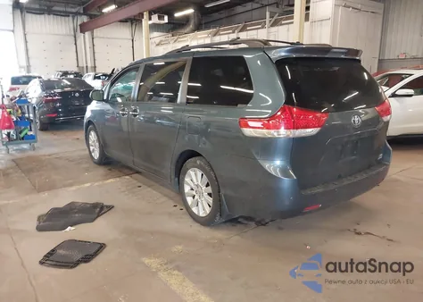 2014 Toyota Sienna Xle 7 Passenger z USA, uszkodzony, nr VIN 5TDDK3DC6ES076022